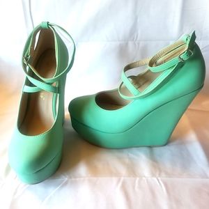 Size 7 Mint Green Platform Chase + Chloe
